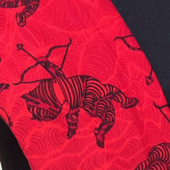 LuLaRoe TALL CURVY 12-18 CUPID Valentine Black Red Leggings Yoga Bottoms NWT!💘 - Picture 2 of 3